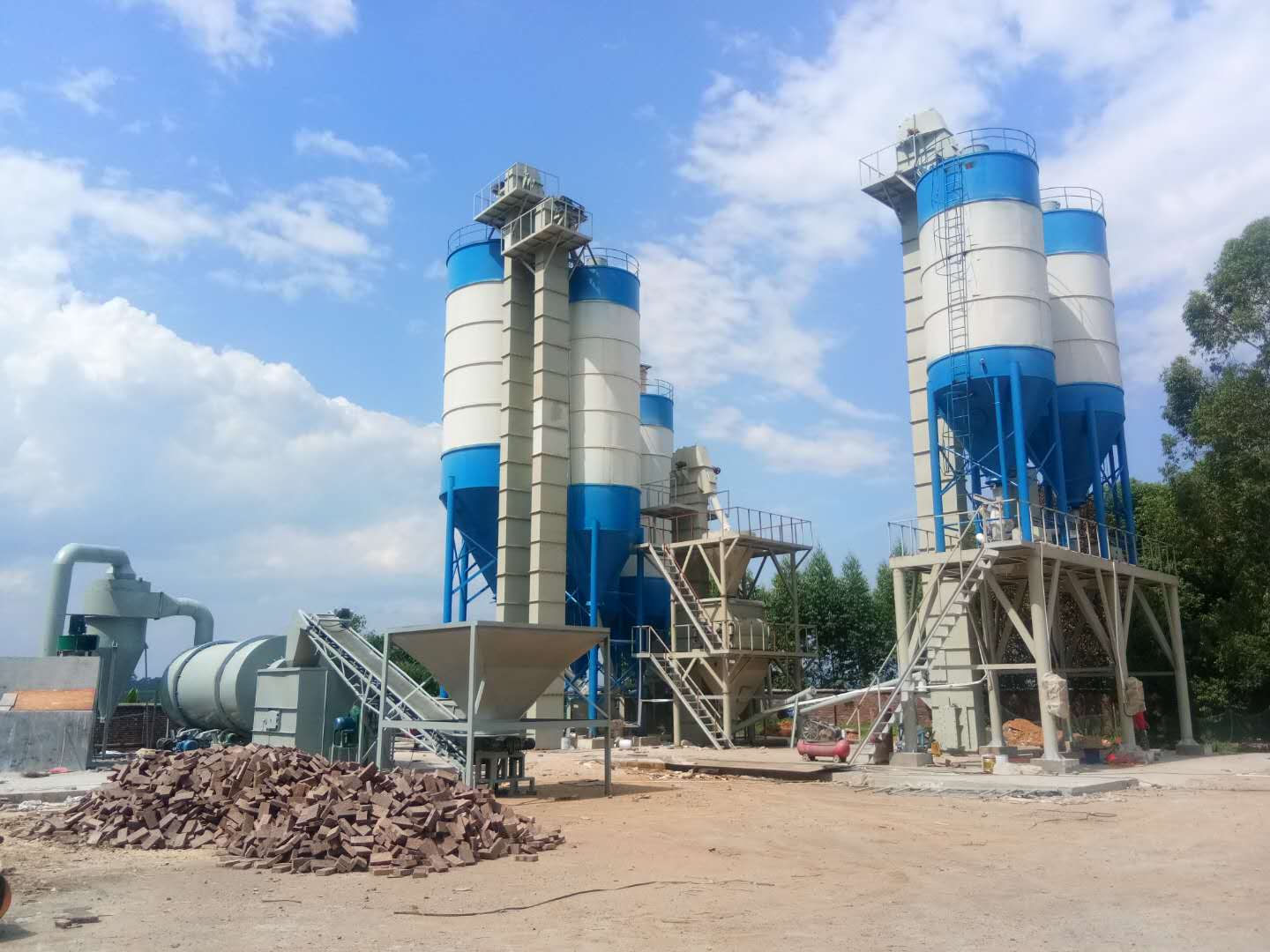 年產(chǎn)10萬(wàn)噸干粉砂漿站客戶案例